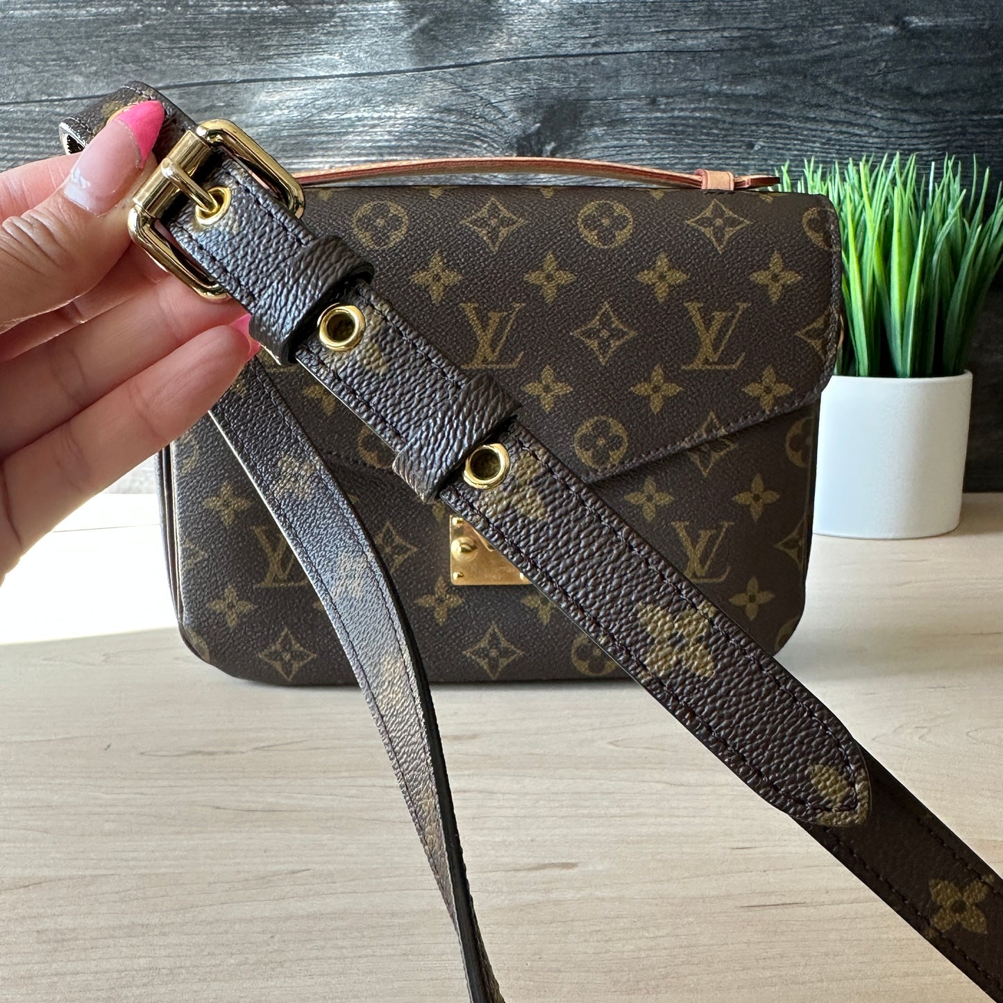 Authentic Preowned Louis Vuitton Pochette Metis