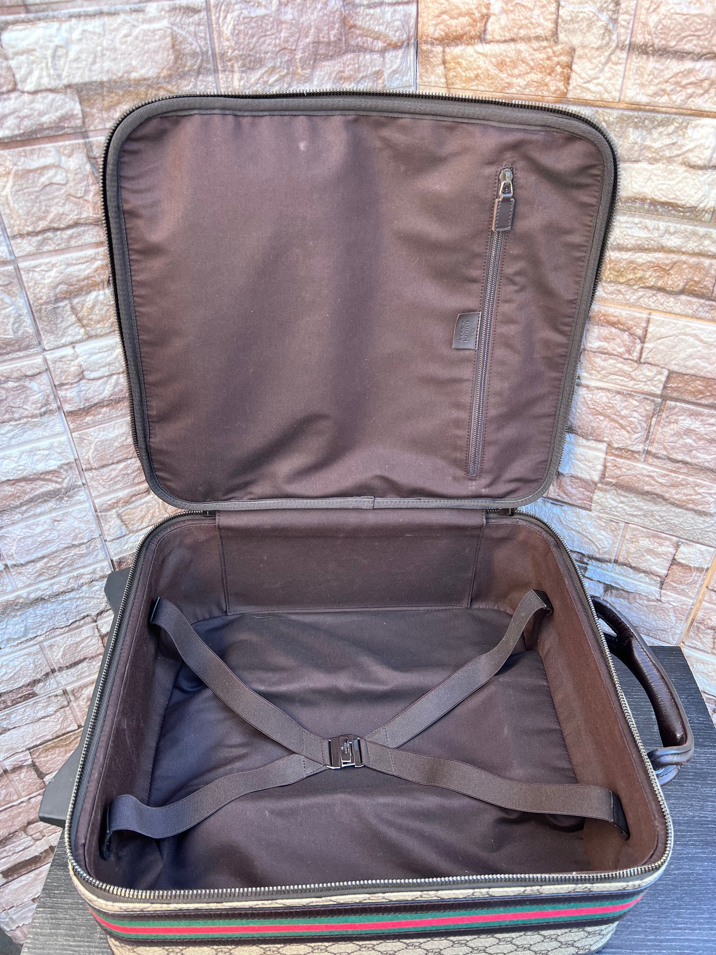 GG Supreme Rolling Suitcase