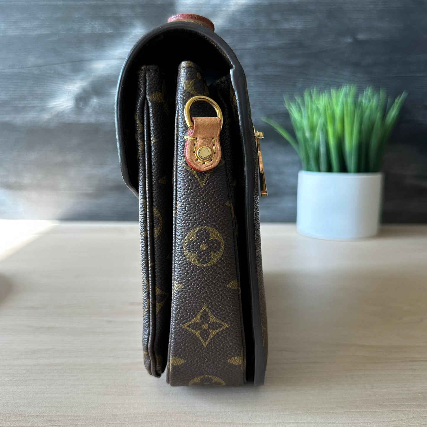 Authentic Preowned Louis Vuitton Pochette Metis