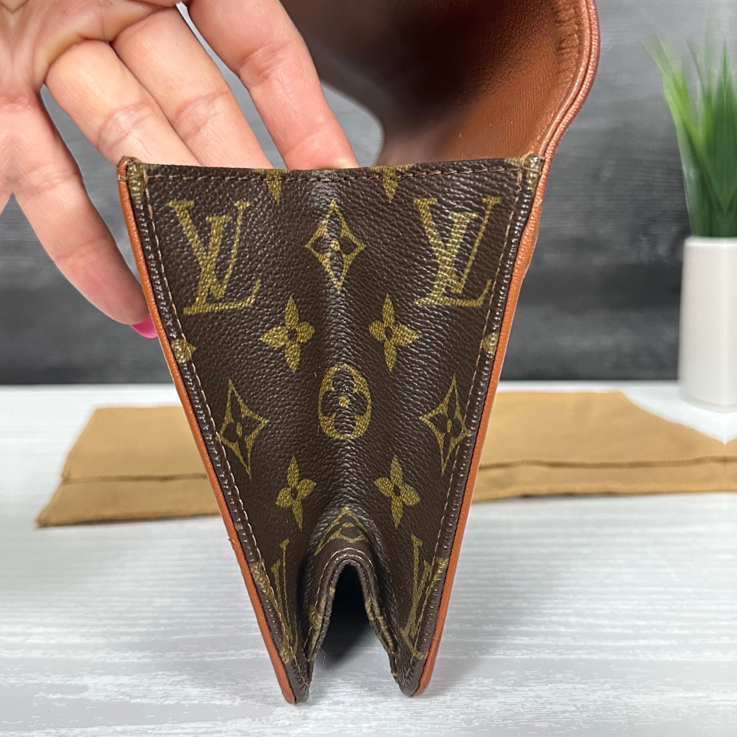 Vintage Dame Clutch