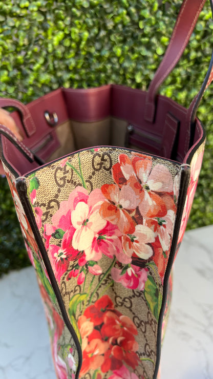 Soft GG Supreme Monogram Blooms Vertical Tote Beige Multicolor Antique Rose