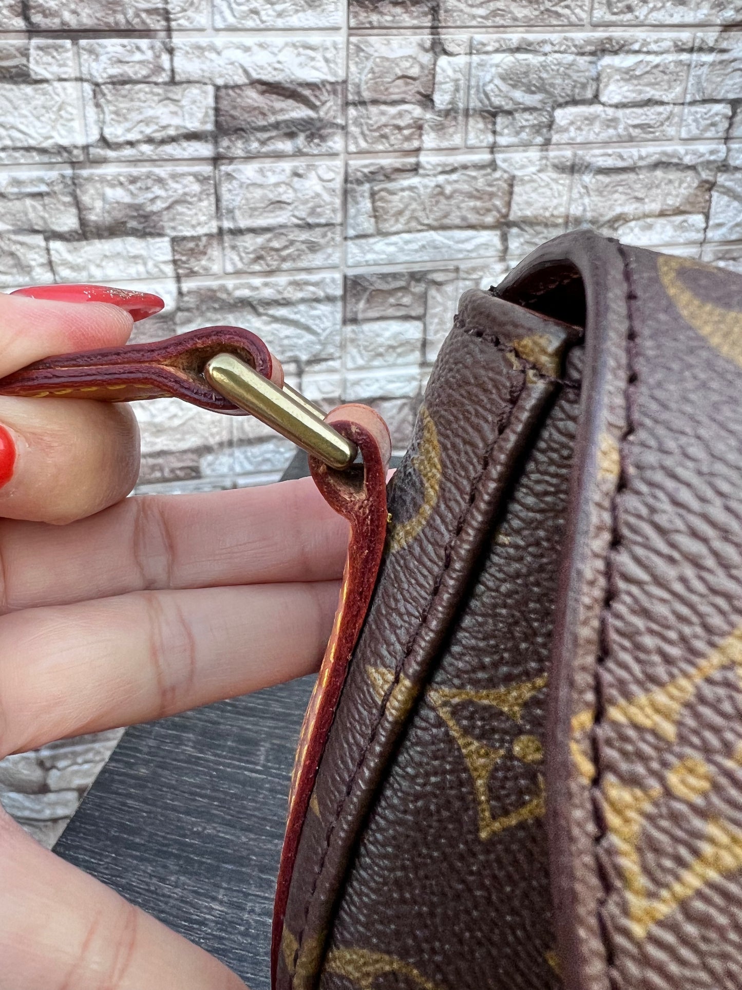 Vintage Chantilly PM Crossbody Bag