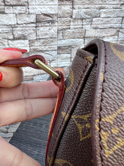 Vintage Chantilly PM Crossbody Bag