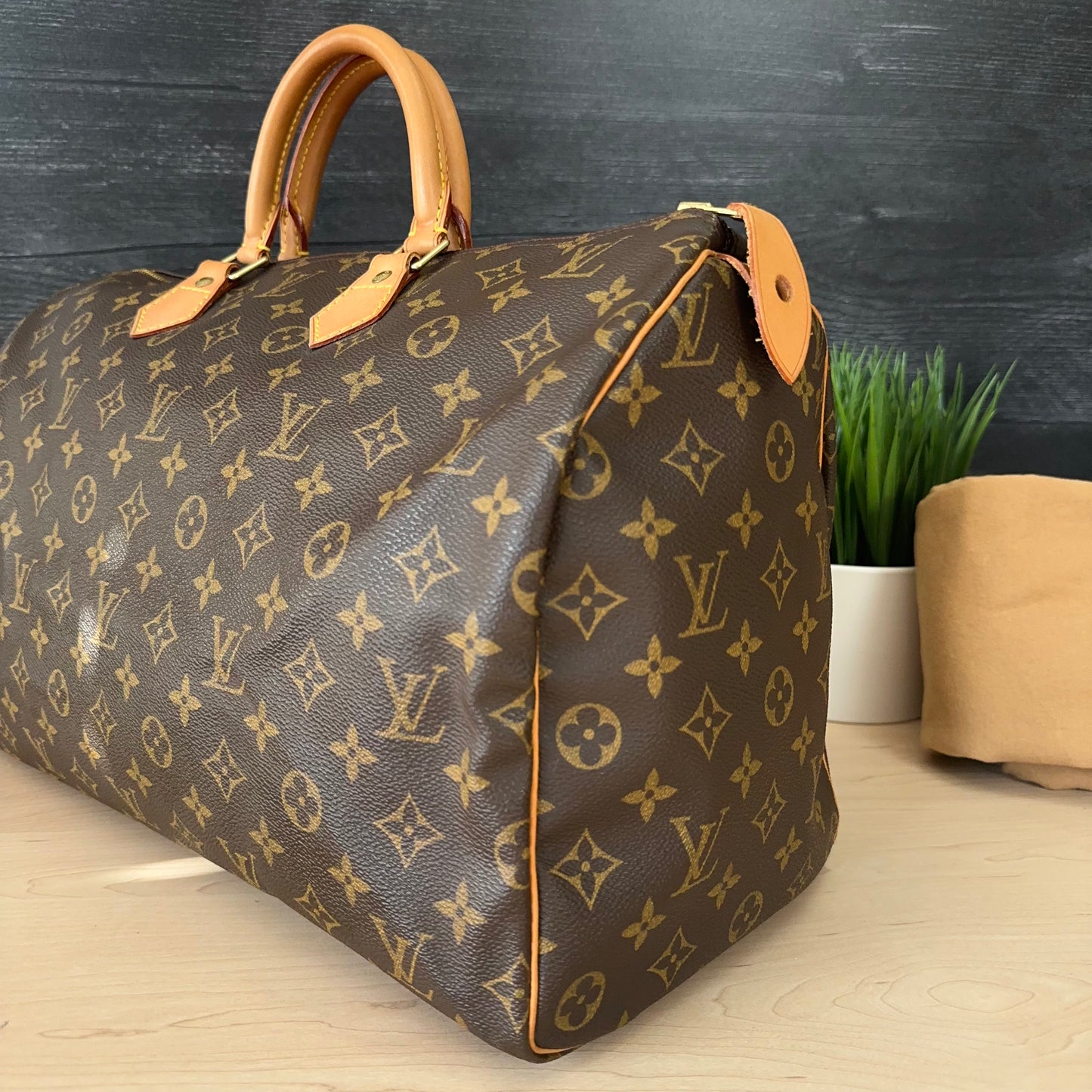 Authentic Louis Vuitton Speedy 40