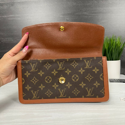 Vintage Dame Clutch