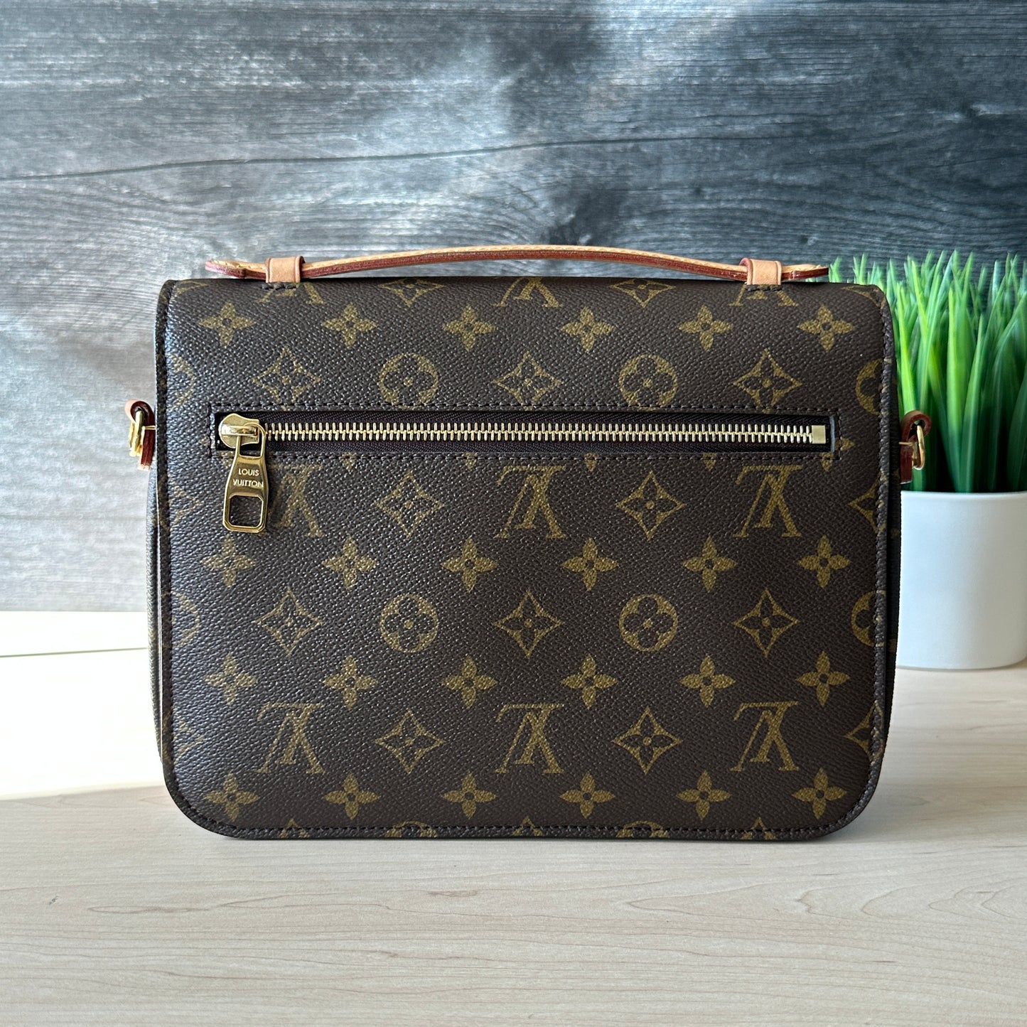 Authentic Preowned Louis Vuitton Pochette Metis