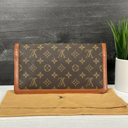 Vintage Dame Clutch