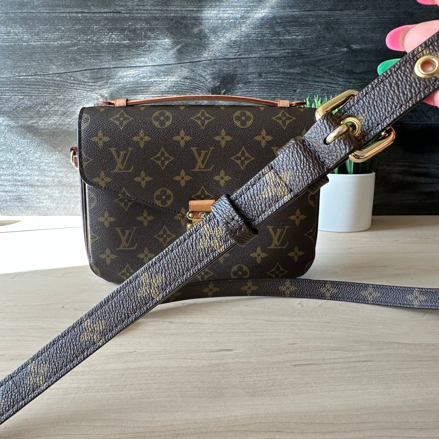 Authentic Preowned Louis Vuitton Pochette Metis