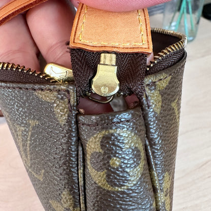 Pochette Accessories Monogram Canvas