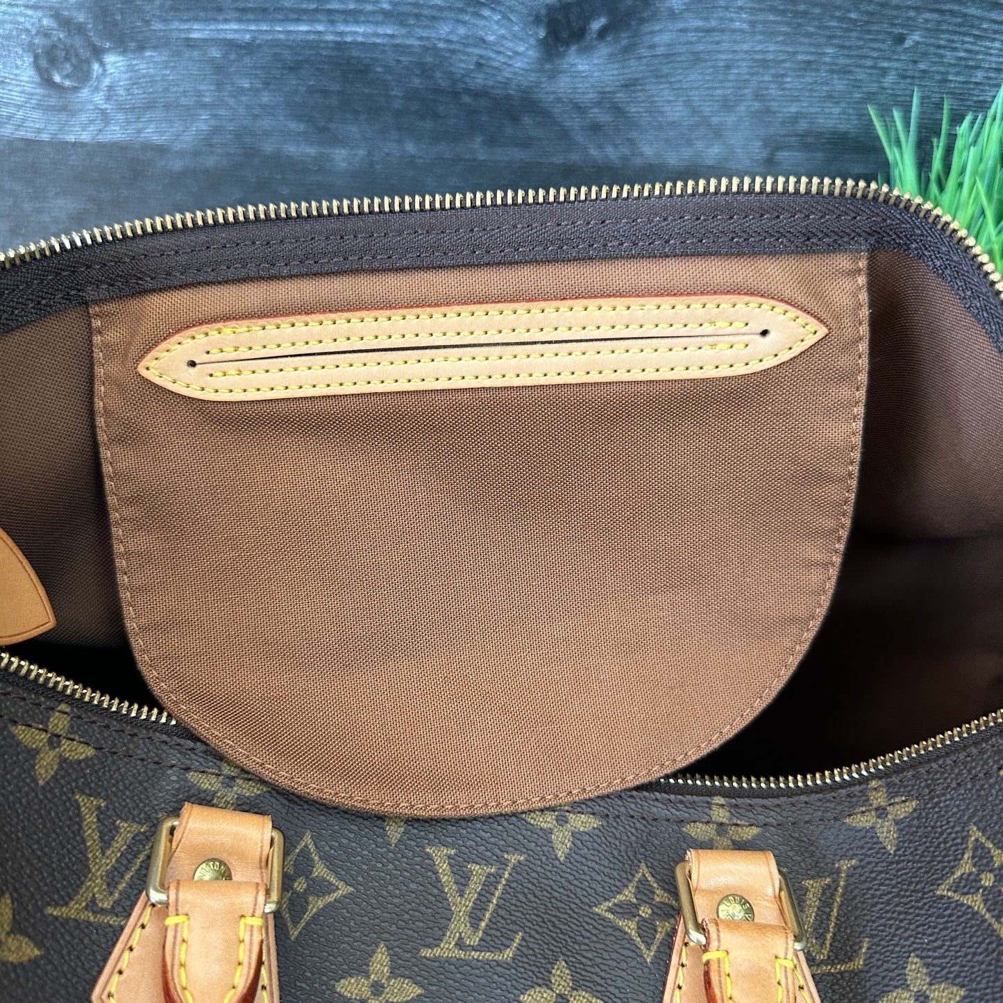Authentic Louis Vuitton Speedy 40