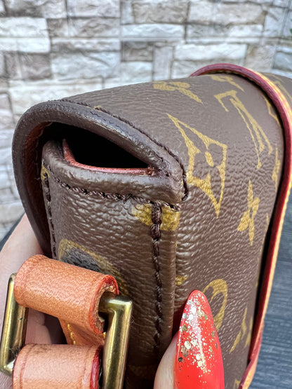 Vintage Chantilly PM Crossbody Bag
